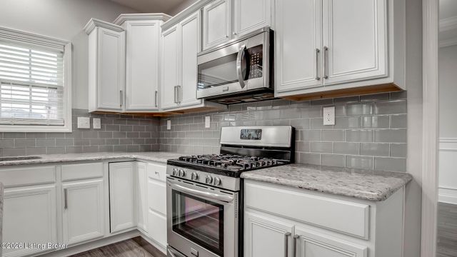 204 Chestnut Grove Ct, Louisville, KY 40023