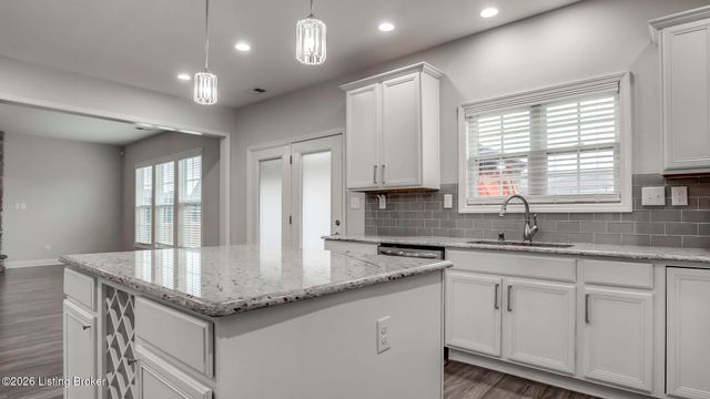 204 Chestnut Grove Ct, Louisville, KY 40023