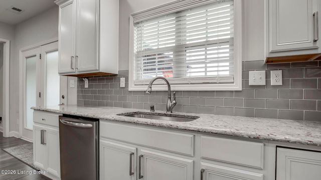 204 Chestnut Grove Ct, Louisville, KY 40023