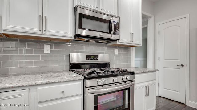 204 Chestnut Grove Ct, Louisville, KY 40023