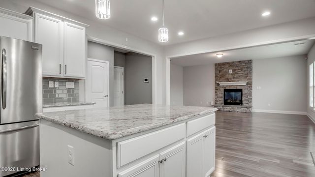 204 Chestnut Grove Ct, Louisville, KY 40023