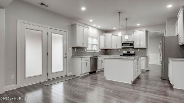 204 Chestnut Grove Ct, Louisville, KY 40023