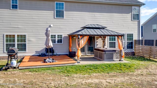 204 Chestnut Grove Ct, Louisville, KY 40023