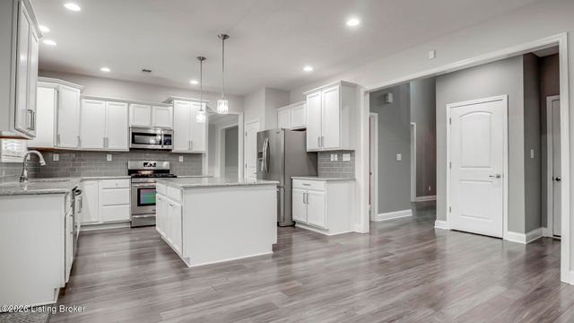 204 Chestnut Grove Ct, Louisville, KY 40023