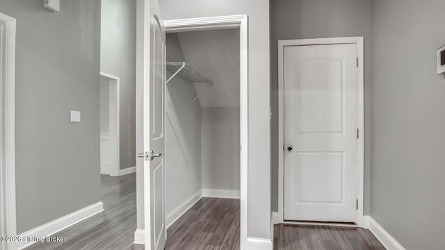 204 Chestnut Grove Ct, Louisville, KY 40023