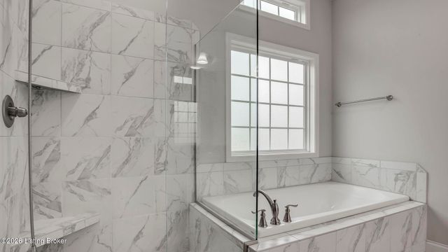 204 Chestnut Grove Ct, Louisville, KY 40023