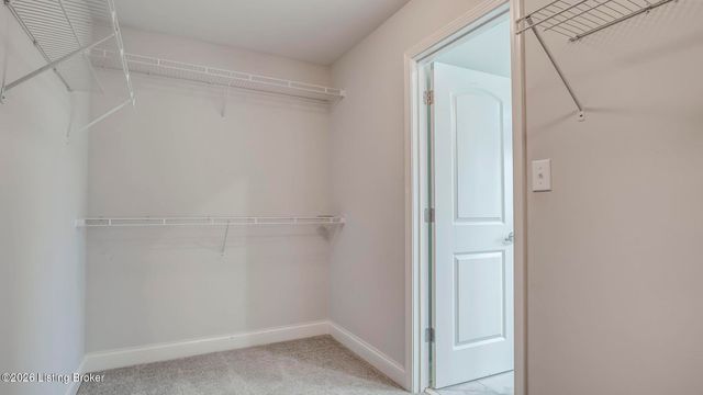 204 Chestnut Grove Ct, Louisville, KY 40023