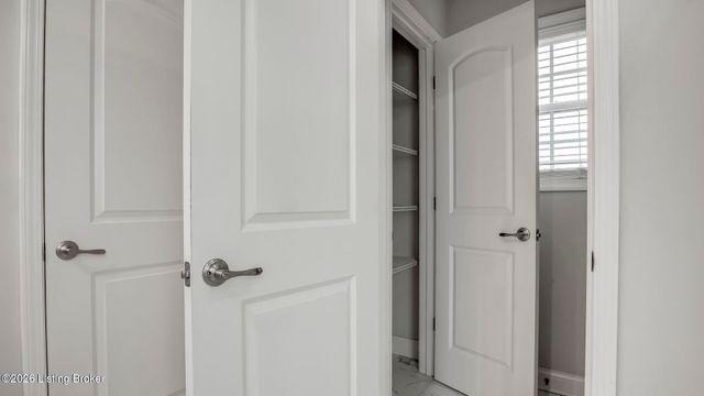 204 Chestnut Grove Ct, Louisville, KY 40023