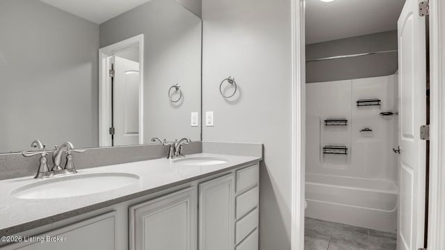 204 Chestnut Grove Ct, Louisville, KY 40023