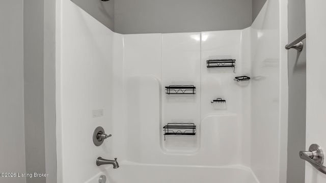 204 Chestnut Grove Ct, Louisville, KY 40023