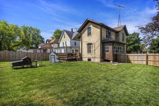 209 College AVENUE, Watertown, WI 53094