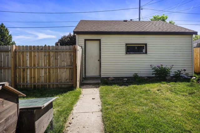 209 College AVENUE, Watertown, WI 53094