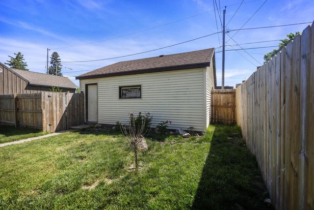 209 College AVENUE, Watertown, WI 53094