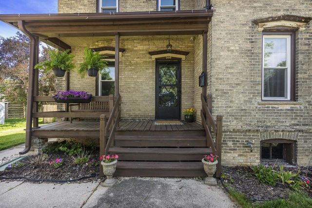 209 College AVENUE, Watertown, WI 53094