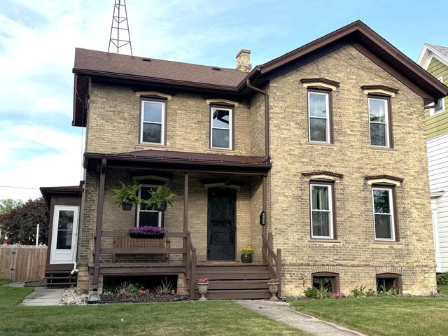209 College AVENUE, Watertown, WI 53094