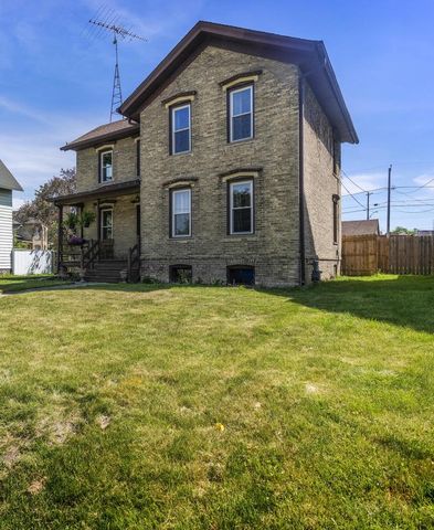 209 College AVENUE, Watertown, WI 53094