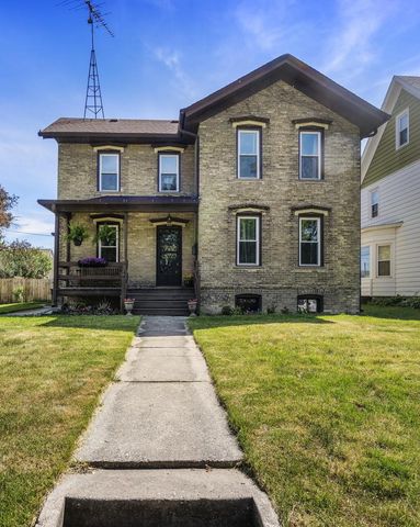 209 College AVENUE, Watertown, WI 53094