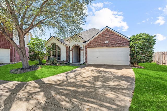 2355 Emory Knoll Drive, Fresno, TX 77545