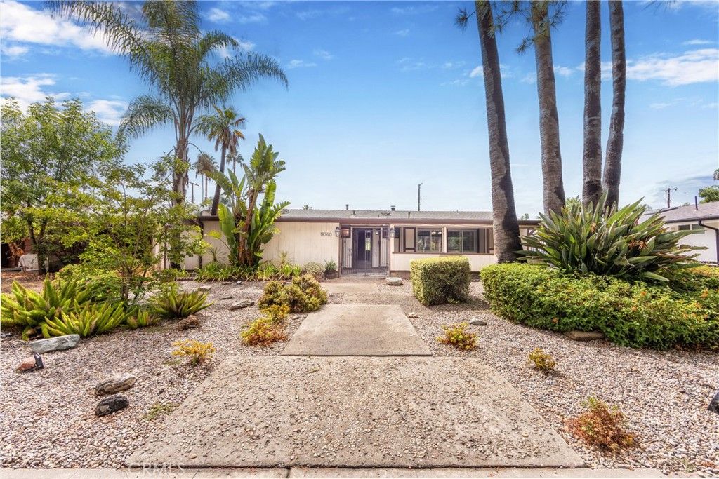 19760 Victory, Woodland Hills, CA 91367 — exterior