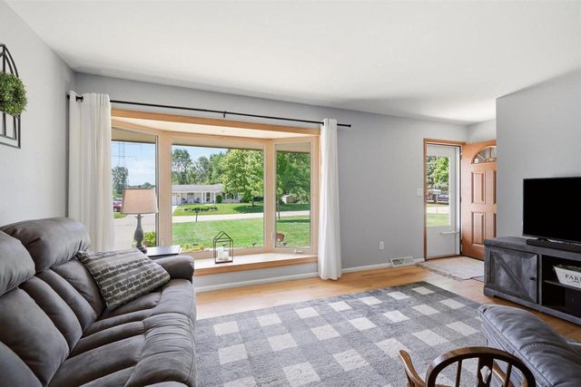 11610 W Sunnybrook ROAD, Franklin, WI 53132