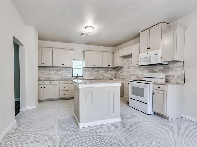 925 N Park Avenue, Shawnee, OK 74801
