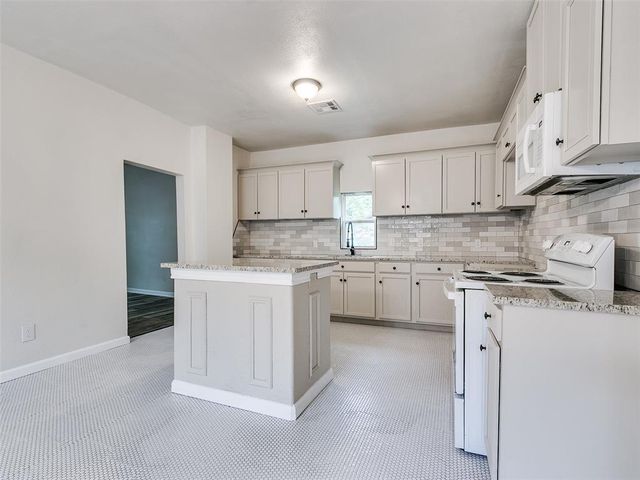 925 N Park Avenue, Shawnee, OK 74801