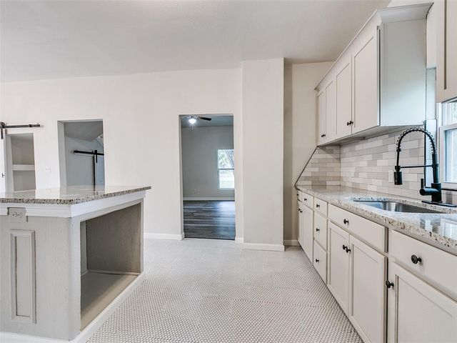 925 N Park Avenue, Shawnee, OK 74801