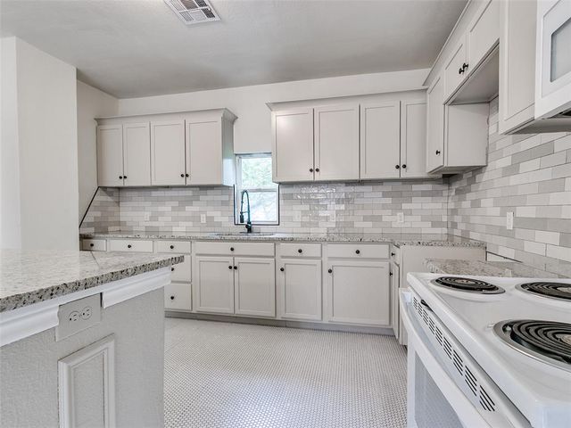 925 N Park Avenue, Shawnee, OK 74801