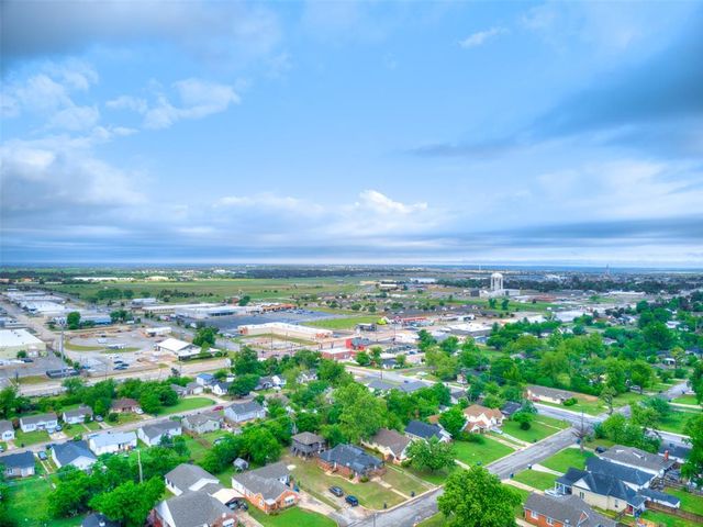 925 N Park Avenue, Shawnee, OK 74801