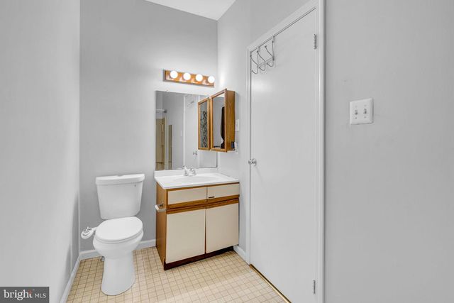 19 SUMMIT CT, Marlton, NJ 08053