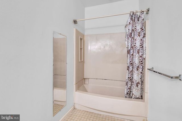 19 SUMMIT CT, Marlton, NJ 08053