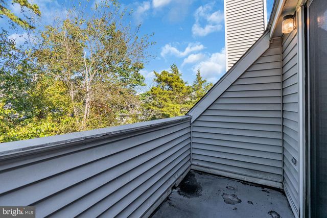 19 SUMMIT CT, Marlton, NJ 08053