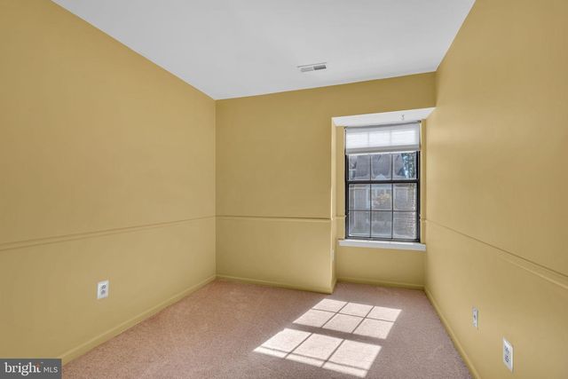 19 SUMMIT CT, Marlton, NJ 08053