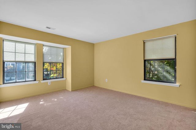 19 SUMMIT CT, Marlton, NJ 08053