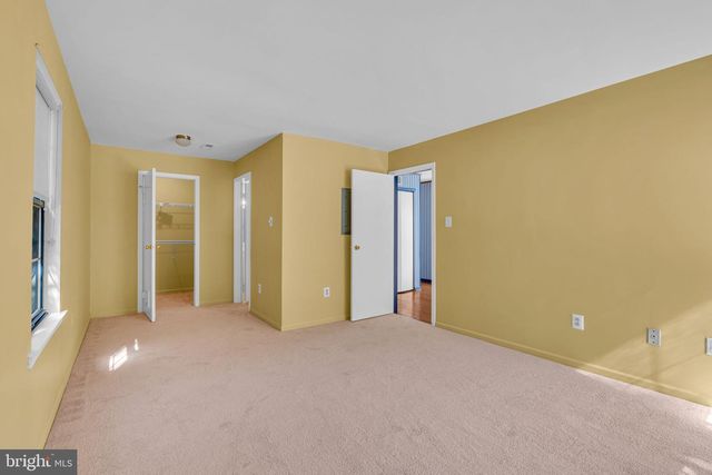 19 SUMMIT CT, Marlton, NJ 08053