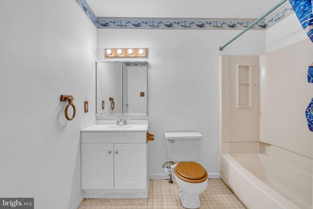 19 SUMMIT CT, Marlton, NJ 08053