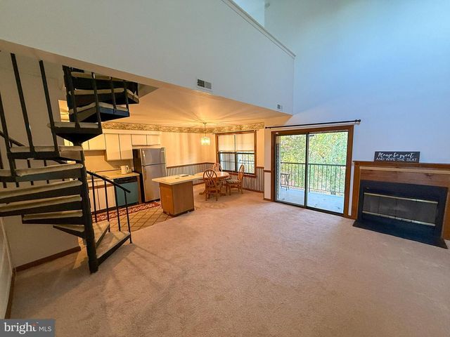 19 SUMMIT CT, Marlton, NJ 08053