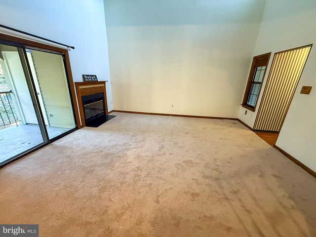 19 SUMMIT CT, Marlton, NJ 08053