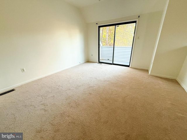 19 SUMMIT CT, Marlton, NJ 08053