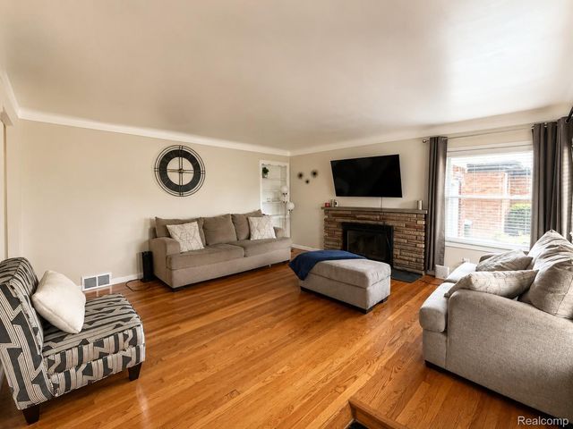 20924 Bon Brae Street, St. Clair Shores, MI 48081