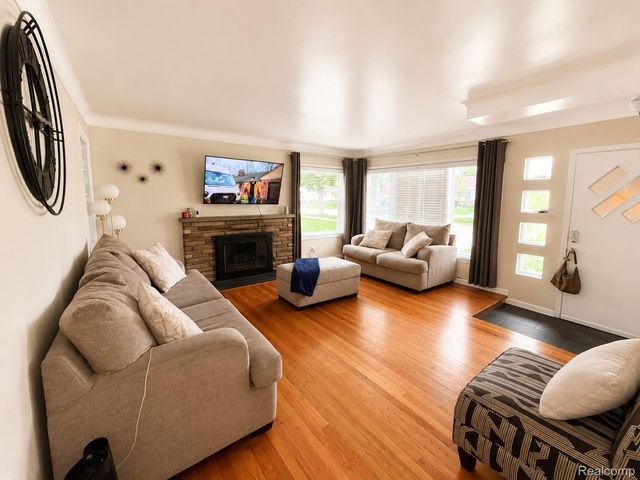 20924 Bon Brae Street, St. Clair Shores, MI 48081