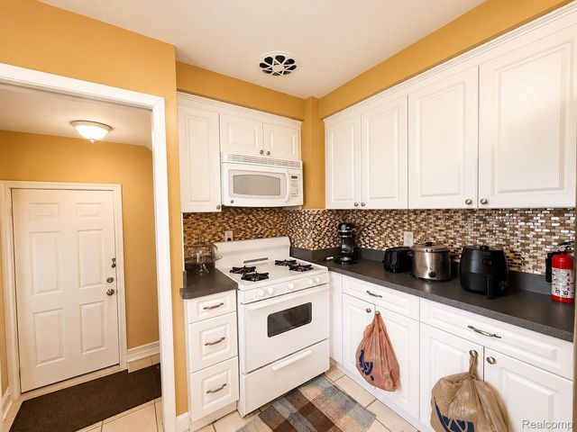 20924 Bon Brae Street, St. Clair Shores, MI 48081