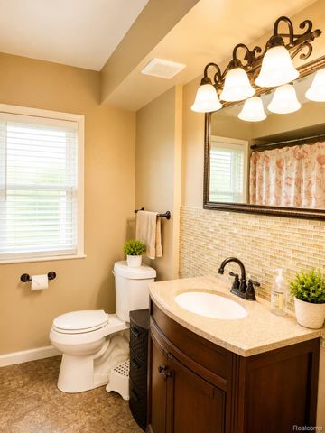 20924 Bon Brae Street, St. Clair Shores, MI 48081