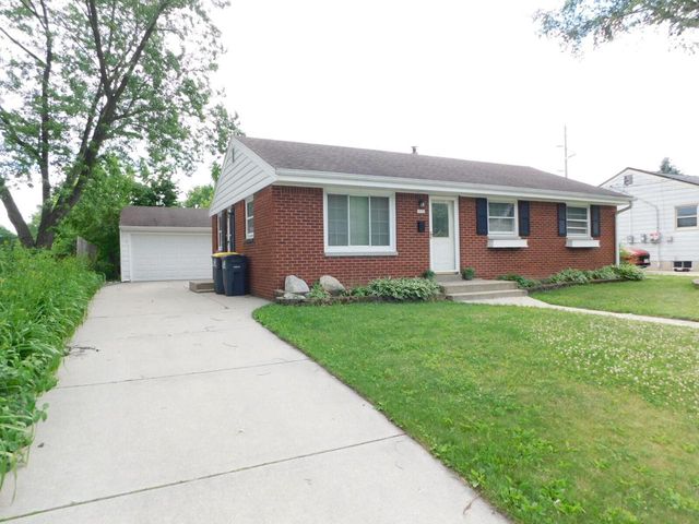 1531 Birch DRIVE, Waukesha, WI 53188