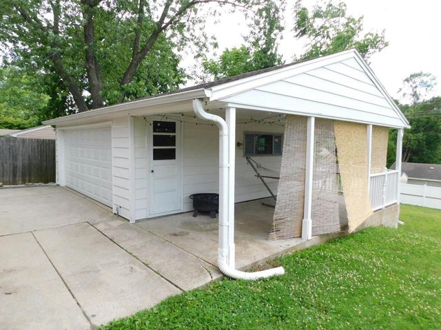 1531 Birch DRIVE, Waukesha, WI 53188