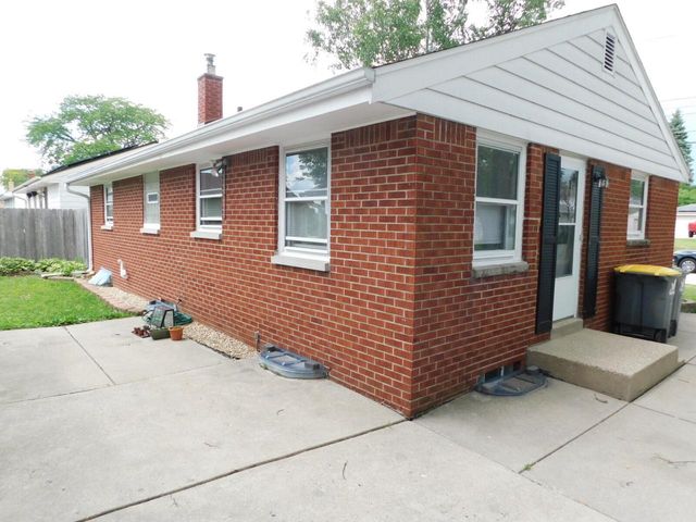 1531 Birch DRIVE, Waukesha, WI 53188