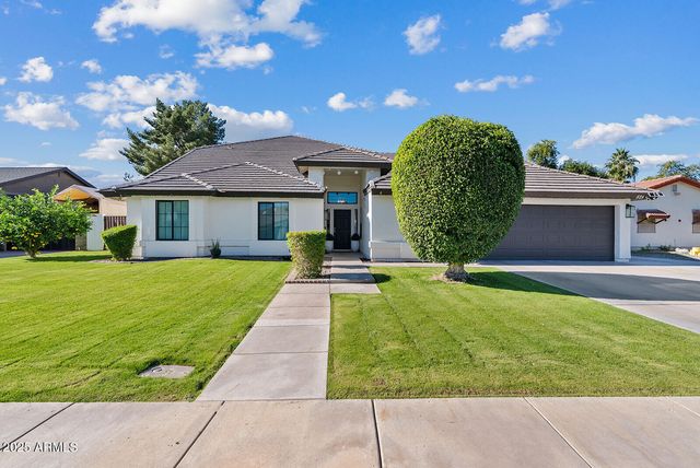 824 N YORK Circle