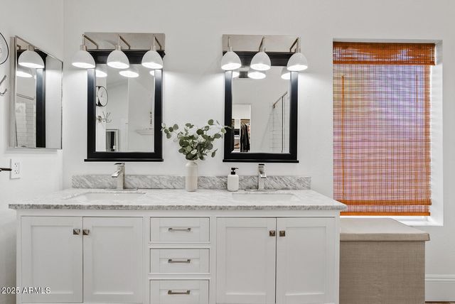 824 N YORK Circle, Mesa, AZ 85213