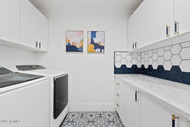 824 N YORK Circle, Mesa, AZ 85213