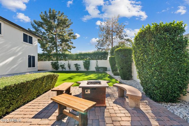 824 N YORK Circle, Mesa, AZ 85213